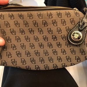 Dooney and bourke purse